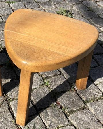 Houten kindertafeltje plantentafeltje bijzettafeltje beschikbaar voor biedingen