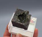 Nephelien, Magnetiet - Bellerberg, Eifel, Duitsland, Verzamelen, Ophalen of Verzenden, Mineraal