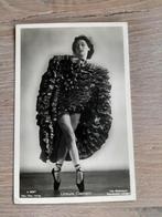 oude filmsterren kaart Ursula Deinert in CanCan jurk, jr30?, Ophalen of Verzenden, 1920 tot 1940, Ongelopen, Sterren en Beroemdheden
