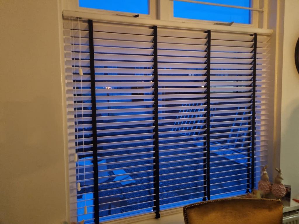 Nieuwe PVC jaloezieën 157x170cm wit/zwart, Ophalen of Verzenden, Nieuw, Wit, 150 tot 200 cm