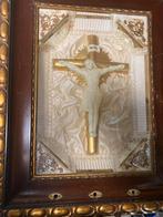Antiek kruisbeeld in lijst, Antiek en Kunst, Antiek | Religie, Ophalen of Verzenden