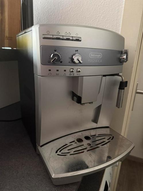 De Longhi Magnifica bonen koffiezetapparaat, Witgoed en Apparatuur, Koffiezetapparaten, Zo goed als nieuw, Gemalen koffie, Koffiemachine