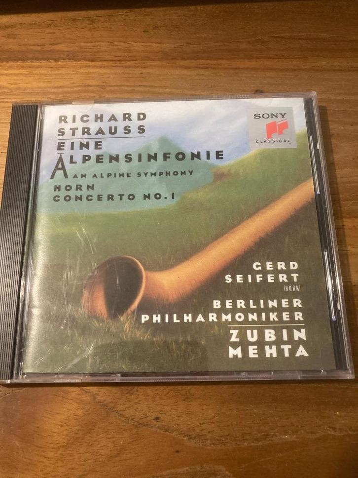 Richard Strauss - Eine Alpensinfonie / Horn Concerto No. 1, Cd's en Dvd's, Cd's | Klassiek, Zo goed als nieuw, Orkest of Ballet