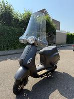 AGM VX50 – 2019 – Antraciet – Met windscherm, helm & slot, Fietsen en Brommers, Snorfietsen en Snorscooters, Gebruikt, Benzine