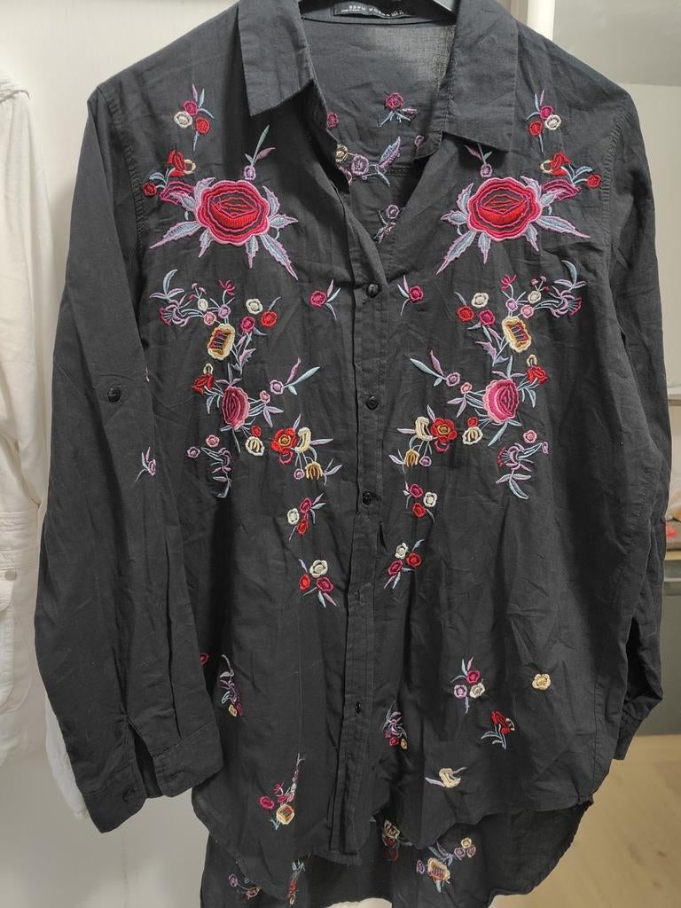 Prachtige zwarte blouse met geborduurde bloemen M-L flower, Kleding | Dames, Blouses en Tunieken, Bbmw woman Zara, Zwart, Maat 42/44 (L)