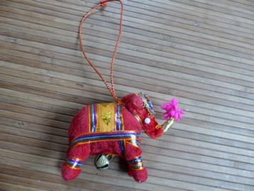 diverse items voor de verzamelaar van olifantjes olifant   beschikbaar voor biedingen