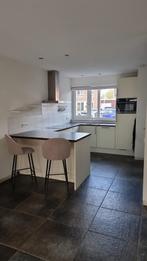 Prachtige witte U vorm keuken met bar incl apparatuur, Huis en Inrichting, Keuken | Complete keukens, Ophalen, Zo goed als nieuw