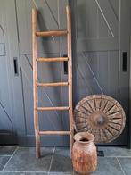 Landelijke decoratie hout. Ladder, wiel en nepalese pot., Huis en Inrichting, Ophalen of Verzenden, Zo goed als nieuw