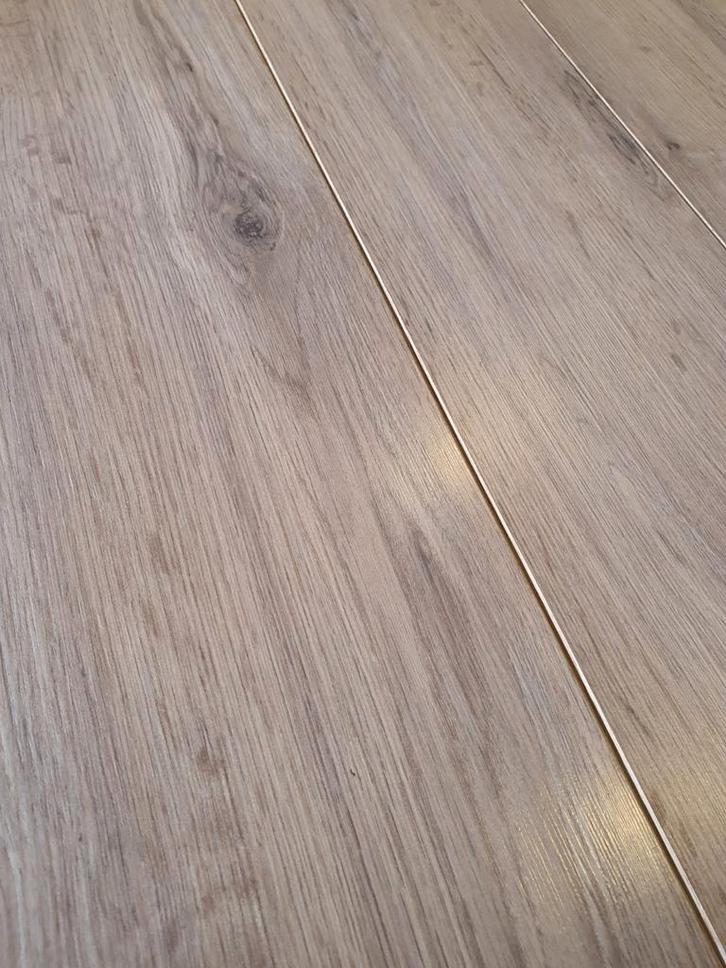 Laminaat Ca. 35 m2 Eiken V-Groef 9MM dik ZGAN, Huis en Inrichting, Stoffering | Vloerbedekking, Zo goed als nieuw, Laminaat, 25 tot 50 m²