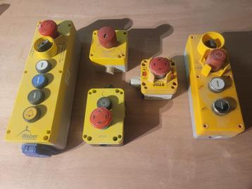 Diverse bedienkasten en noodstop beschikbaar voor biedingen