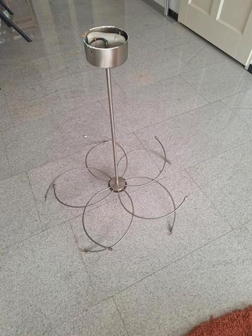Moderne metalen hanglamp beschikbaar voor biedingen