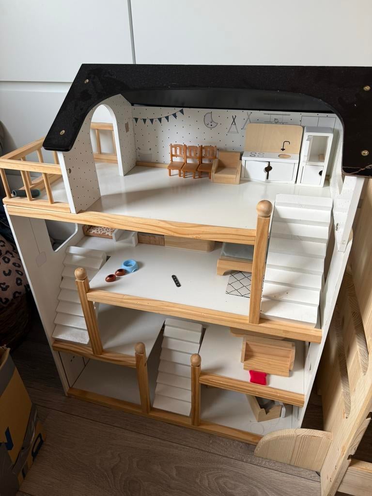 Poppenhuis Petit Amelie, Ophalen, Gebruikt