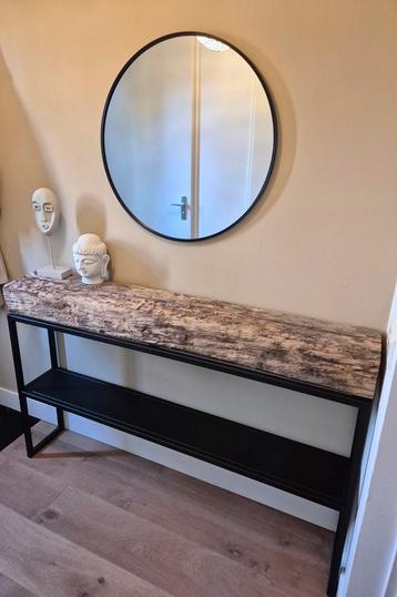 Stalen Sidetable met Oude Biels beschikbaar voor biedingen