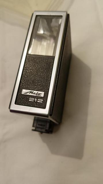 Metz Mecablitz 212 L20 S – vintage flitser met lader beschikbaar voor biedingen