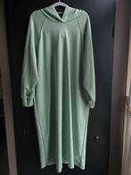 Nieuwe jogjurk met capuchon groen 42 44 46, Maat 46/48 (XL) of groter, Nieuw, Ophalen of Verzenden, Onder de knie