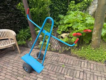 PLATENWAGEN MET RUBBER BANDEN 300 KG beschikbaar voor biedingen
