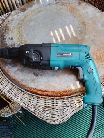 Makita boorhamer met 5 meter snoer beschikbaar voor biedingen