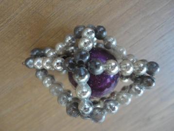 Mooie oude glazen kerstbal gablonzer model bal in kubus beschikbaar voor biedingen