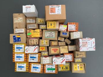 40 plus doosjes schroeven diverse maten beschikbaar voor biedingen