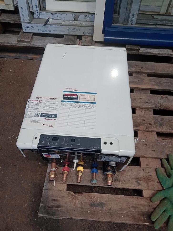 Intergas Kombi compact HRE  24/18, Doe-het-zelf en Verbouw, Verwarming en Radiatoren, Gebruikt, Cv-ketel of Combi-ketel, 30 tot 80 cm