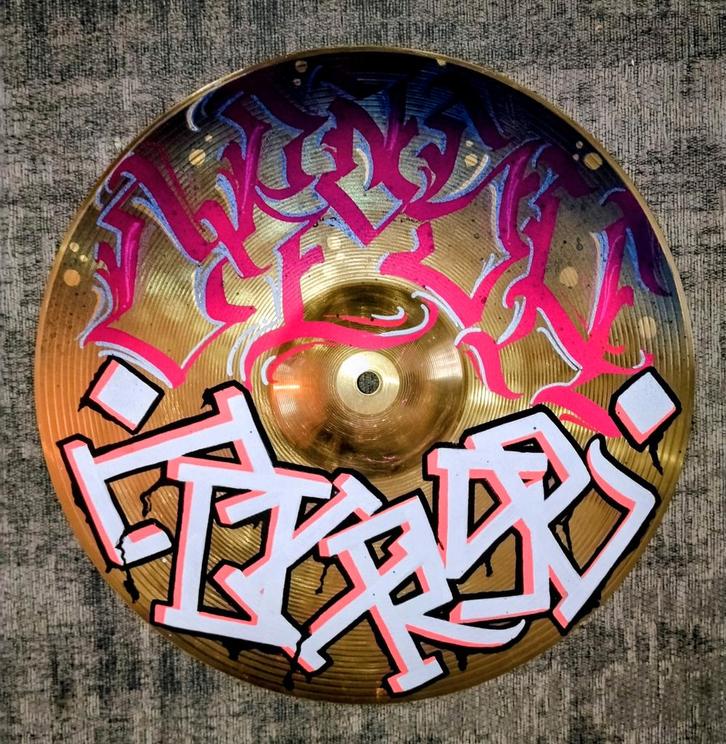Gecustomized 16" crash (paiste)  "crash Course ", Muziek en Instrumenten, Drumstellen en Slagwerk, Overige merken, Ophalen of Verzenden