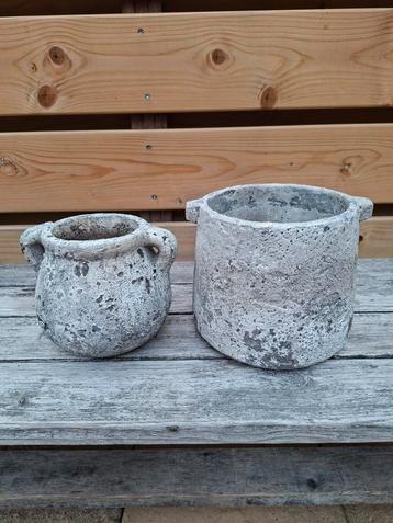Stoere bloempotten set beschikbaar voor biedingen