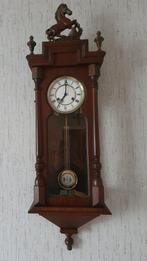 Antieke Wandklok met Paardenbeeld, Antiek en Kunst, Ophalen of Verzenden