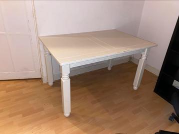 Houten eettafel/bureau beschikbaar voor biedingen