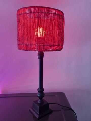 Sfeervolle (tafel) lamp zwart / rood -als nieuw- beschikbaar voor biedingen