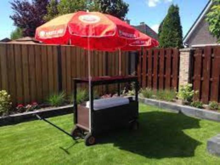 Te huur: party bolderkar grote koelbox parasol feest trouwen, Hobby en Vrije tijd, Feestartikelen | Verhuur, Zo goed als nieuw