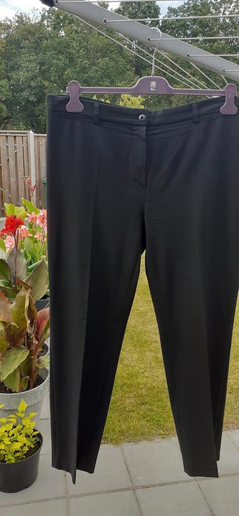 Nette zwarte broek maat 48 van Magic Black, Kleding | Dames, Grote Maten, Zo goed als nieuw, Broek of Spijkerbroek, Zwart, Ophalen of Verzenden