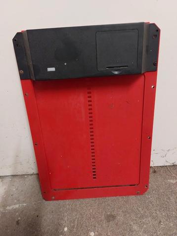 Automatisch  luik voor het kippenhok beschikbaar voor biedingen