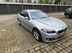 BMW 5-Serie 2.0D 518 250 pk Aut8 2014 Grijs apk 5 -2025, Auto's, BMW, 1600 kg, Origineel Nederlands, Te koop, Zilver of Grijs