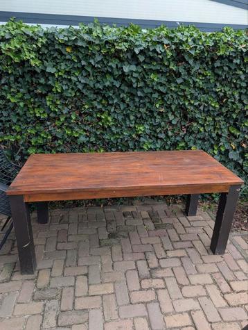Houten buiten tafel  beschikbaar voor biedingen