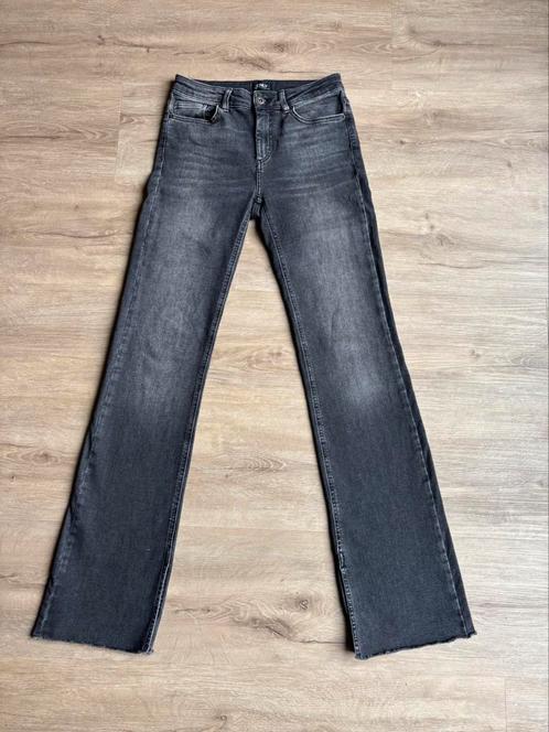 Only flaired spijkerbroek maat 34/S, Kleding | Dames, Spijkerbroeken en Jeans, Zo goed als nieuw, W28 - W29 (confectie 36), Grijs
