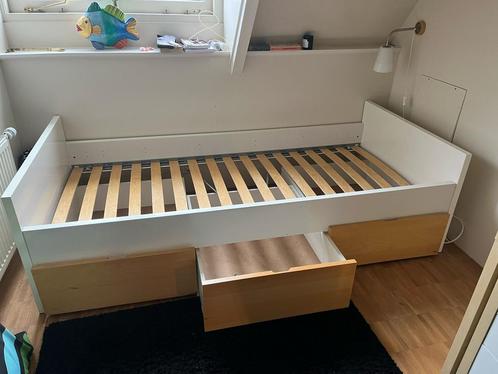 Ikea bed (eenpersoons, hout) gratis op te halen! Den haag, Huis en Inrichting, Slaapkamer | Bedden, Gebruikt, Eenpersoons, 90 cm