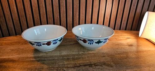 2x Boerenbont Boch grote schaal 24 cm, Antiek en Kunst, Antiek | Schalen, Ophalen of Verzenden