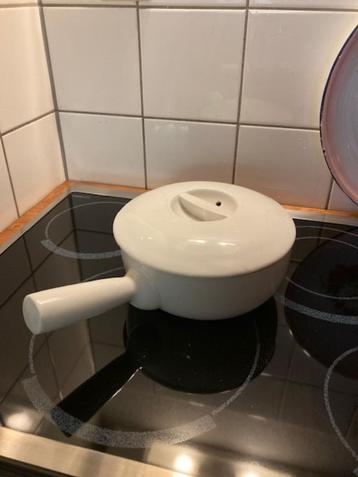 Ovenschaal met deksel en handvat beschikbaar voor biedingen