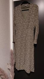 Zusss Jurk Olijf Maat L + Riem, Kleding | Dames, Jurken, Maat 42/44 (L), Ophalen of Verzenden, Zo goed als nieuw, Knielengte