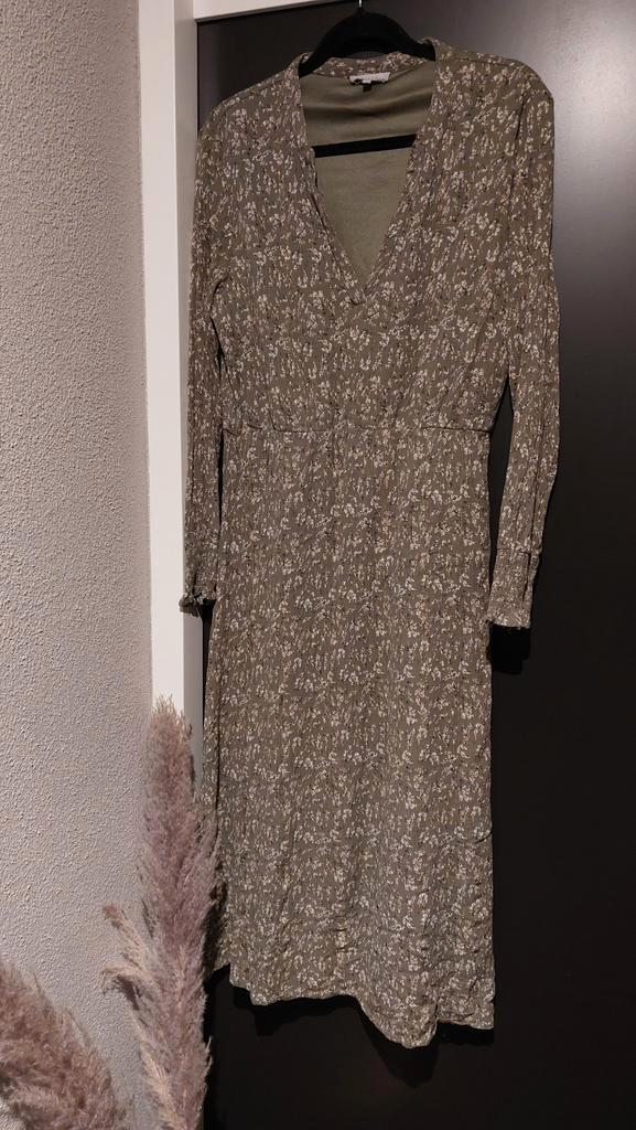 Zusss Jurk Olijf Maat L + Riem, Kleding | Dames, Jurken, Zo goed als nieuw, Maat 42/44 (L), Groen, Knielengte, Ophalen of Verzenden