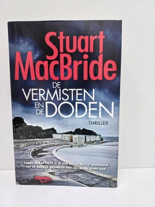 Stuart MacBride - De vermisten en de doden, Boeken, Thrillers, Zo goed als nieuw, Nederland, Ophalen of Verzenden