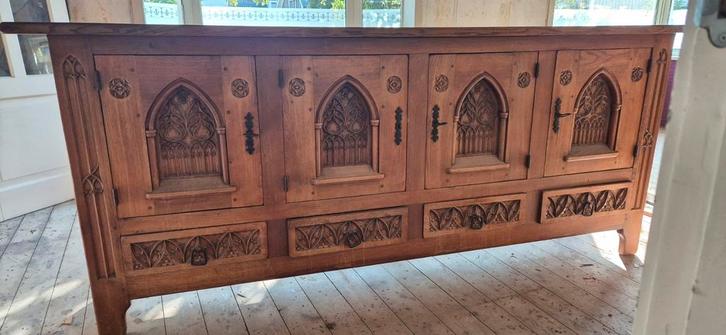 Gotische Kast - Massief Hout - Blikvanger!, Antiek en Kunst, Antiek | Meubels | Kasten, Ophalen