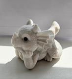 Edelsteen Witte Calciet+Marmer Draakje 8x5x6cm AFGEPRIJSD, Ophalen of Verzenden, Mineraal