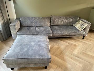 Mooie 4-zits bank + hocker - z.g.a.n. beschikbaar voor biedingen
