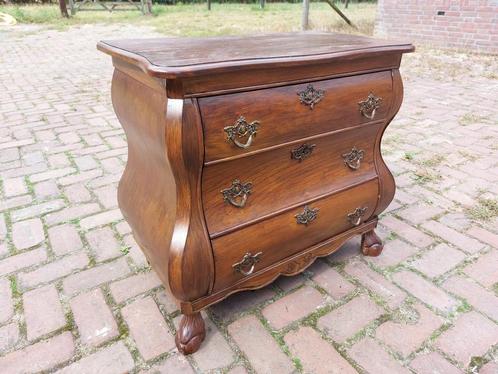 Mooie antieke buikkast van notenhout., Antiek en Kunst, Antiek | Meubels | Kasten, Ophalen of Verzenden