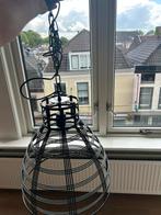 Grote zwart metalen hanglamp, Huis en Inrichting, Lampen | Hanglampen, Ophalen of Verzenden, Zo goed als nieuw, Minder dan 50 cm
