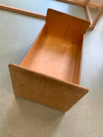 Poppenbed beschikbaar voor biedingen
