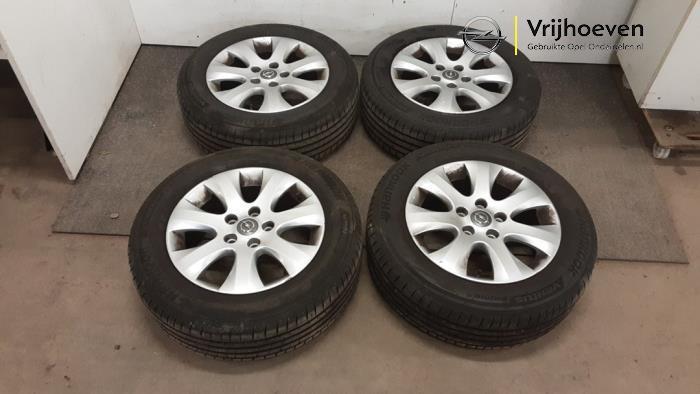 Velgen set + banden van een Opel Zafira C (Zafira C 08-), Auto-onderdelen, Banden en Velgen, Personenwagen, Gebruikt, 3 maanden garantie