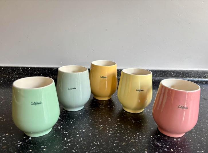 Bollebuik bekers California pastel, Huis en Inrichting, Keuken | Servies, Zo goed als nieuw, Overige stijlen, Porselein, Ophalen of Verzenden