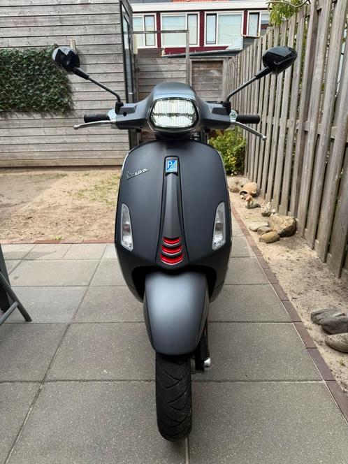 Vespa sprint 50 2022, Fietsen en Brommers, Scooters | Vespa, Zo goed als nieuw, Vespa S, Maximaal 25 km/u, Benzine, Ophalen